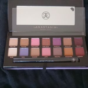 Anastasia Beverly Hills Norvina Eyeshadow palette